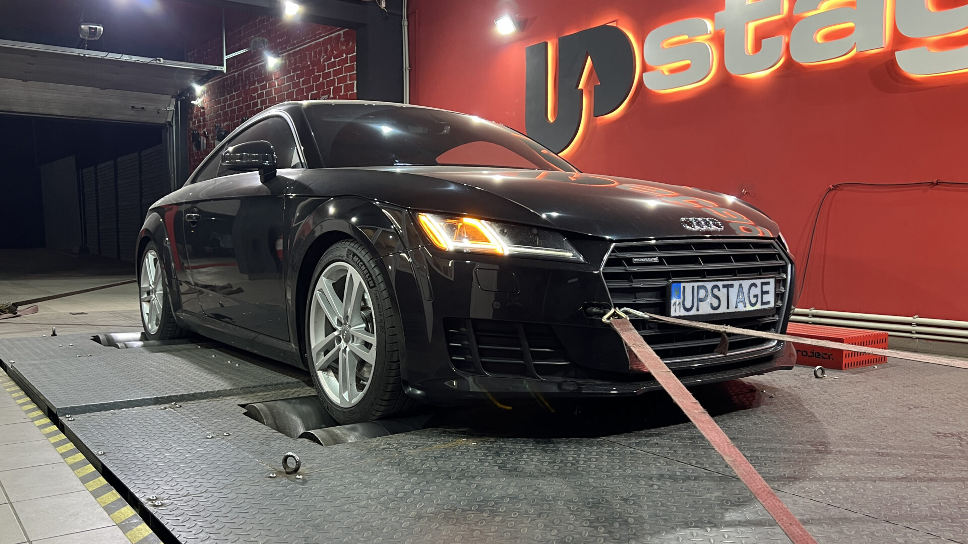 audi-tt-8s-5