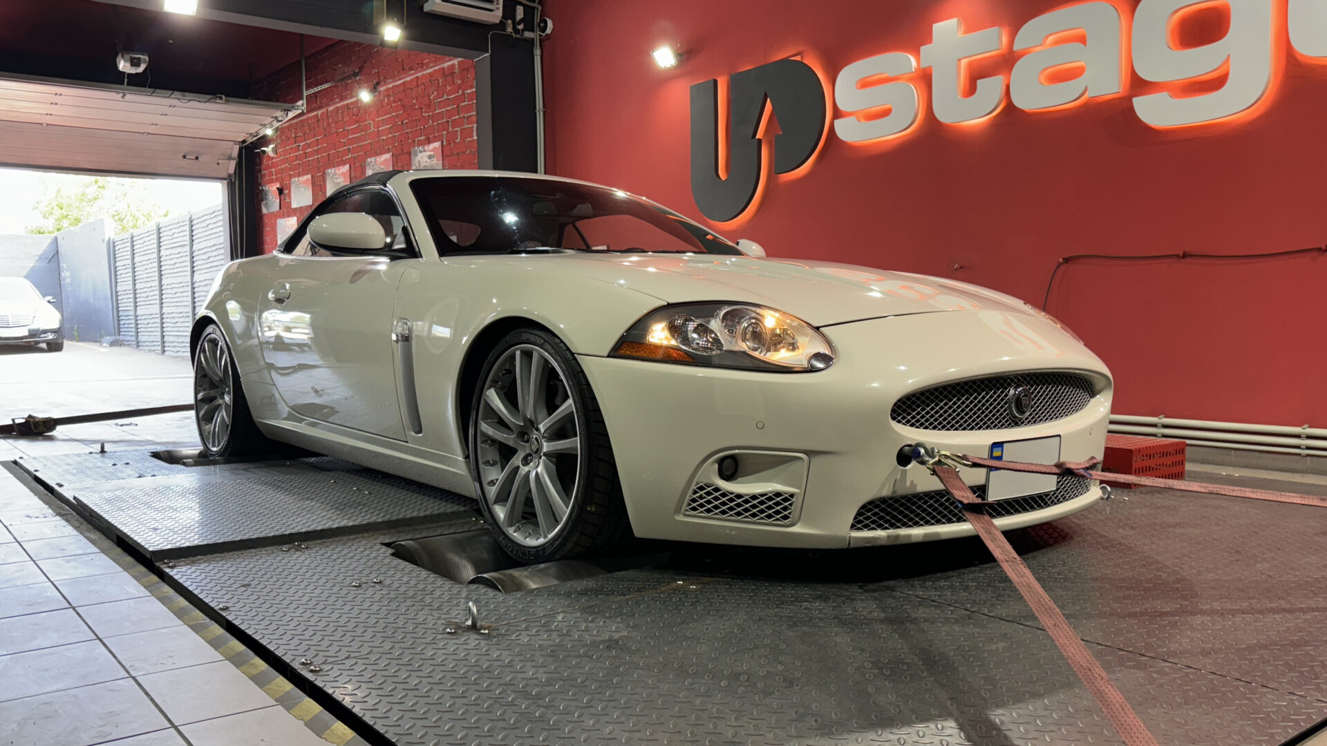 jaguar-xk-x150-1
