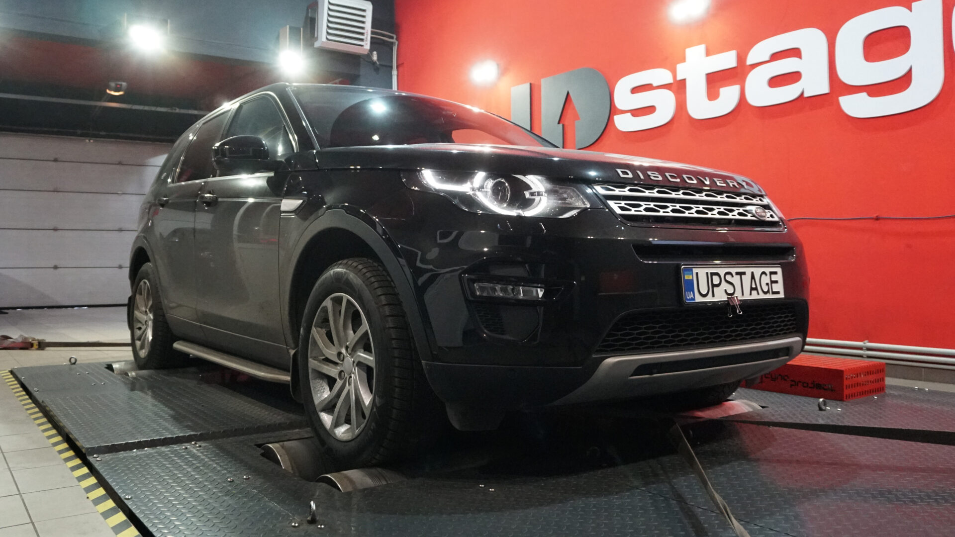 land-rover-discovery-sport-l550-black-3