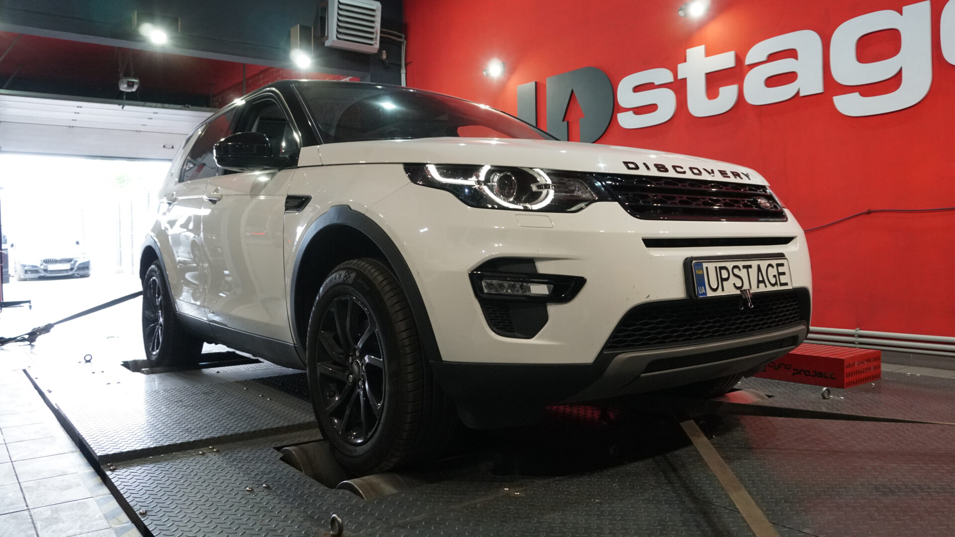 land-rover-discovery-sport-l550-white