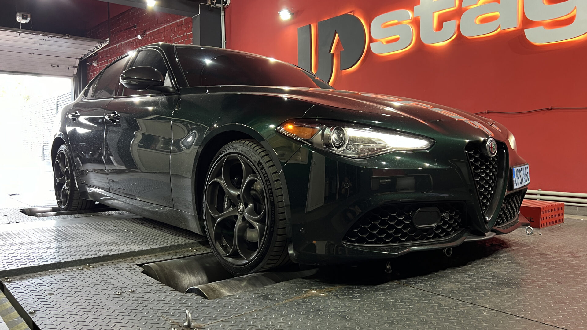 alfa-romeo-giulia-952-front