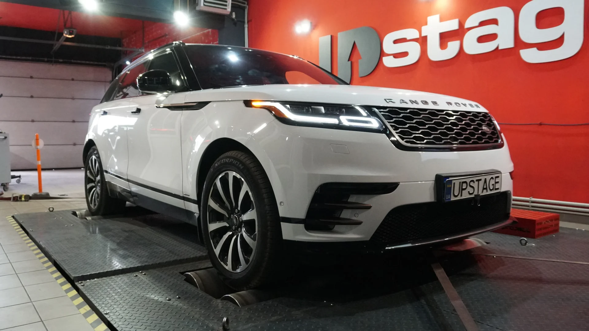 land-rover-range-rover-velar-l560-front-1